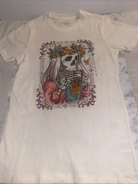 White Floral Skull Graphic Tee - Casual Short Sleeve Top